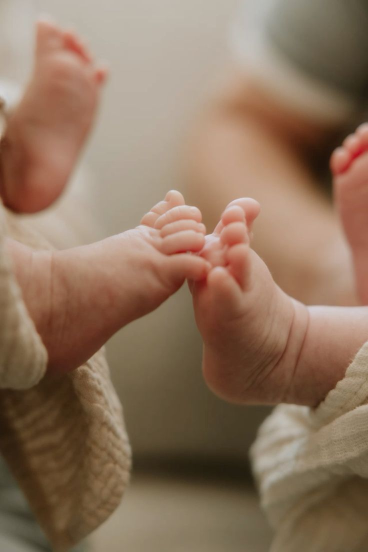 101125115202نغزات المبيضين من علامات الحمل بتوأم.jpg